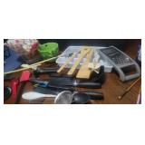 Assorted kitchen ware
