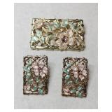 Gold tone flower broach w/matching earrings