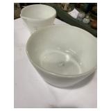 Vintage Pyrex mixing bowls