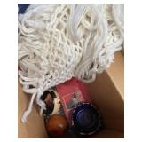 Mixed lot with ashtray, dish, home decor