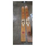 Pair of hydro-flite deluxe Hedlund water skies