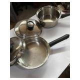 2 Amway Queen stainless steel pots with lids and
