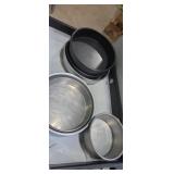 Aluminum baking dishes , round cake pans