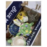 Cream and sugar containers, measuring cups and