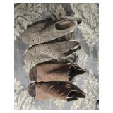 2 pr ladies heals. Both size 9.5