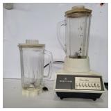 Waring Futura series blender with extra glass