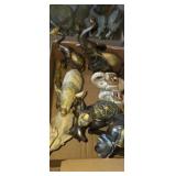 Brass elephants, and resin decorative elephant