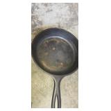 Lodge 9in cast iron skillet