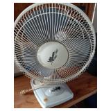 Lake Breeze oscillating table fan 14" wide