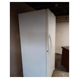 Upright freezer white , works it does have key