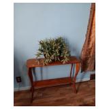 Small Sofa table with artificial plant in metal