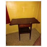 End Table with two drop leaf sides 27Hx17W. Sides