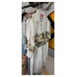 Men's medium-sized Hawaiian shirts , KY's, cooked
