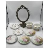 Oval vanity, painted plates, pair of footed