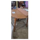 Small round dinning table 3ft diameter with leafs