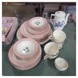 International d.s. Co dish set, 7 small meakin