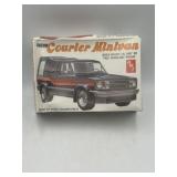 AMT 1978 Ford Courier Minivan 1/25 model kit,