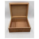 Quality Importers wooden hinge box 11x9x3, good