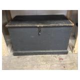 37" x 22" x 21" wooden trunk with latch