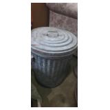 Small galvanized trash can with lid aprox 8gal