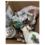 Ceramic knickknacks, including small Tea set,