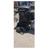 Char-broil propane barbecue grill with empty tank