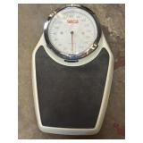 Seca mechanical bathroom scale, up to 320 lbs.
