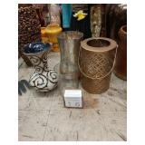 Black & white vase, 2 gold colored  1 metal, 1