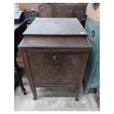 Edison wood stand no phonograph 39"Hx19W&D