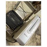 Black & Decker paper shredder model CC600 and