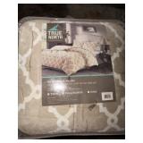 Full queen down alternative comforter, mini set