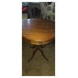 Round top side table with 1 drawer with lion head