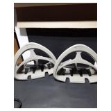 Two hoes hang out mountable storage