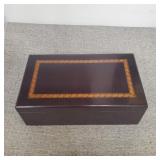 Vintage wooden lacquer jewelry box. 10ï¿½ inches