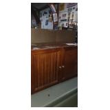 Overhead cabinet