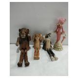 Wooden sitting figurines
