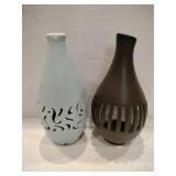 2 ceramic tea light holders (1 chipped)