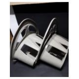 Two hose hang out mountable storage