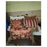 Group of decorative pillows. All in good shape.