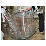 Glass and plastic measuring cups
