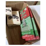 2 Harley Davidson, miniature Hallmark figurines,