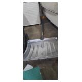 Metal snow shovel