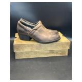 Bï¿½rn Kinney brown leather slip-on booties size 8,