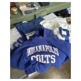 4 XL and XXL Indianapolis Colts T-shirt, 2 XL