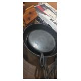 Cast iron frying pan #10 and sidney holoware flat