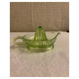 Vintage uranium large green juicer, 9 x 2