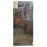 Bassett furniture small desk with 4 drawers
