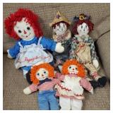 Group of raggedy Ann and Andy dolls.
