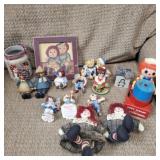 Group of raggedy Ann and Andy