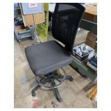 Mesh back adjustable height, rolling office chair
